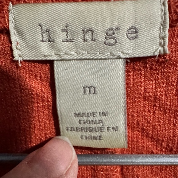Orange shirt with lined detail on front. π - Picture 3 of 7